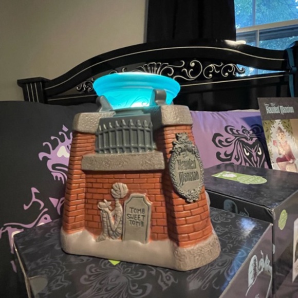 Haunted Mansion Scentsy Warmer and Three Thumbs Up Fragrance Wax Melt
